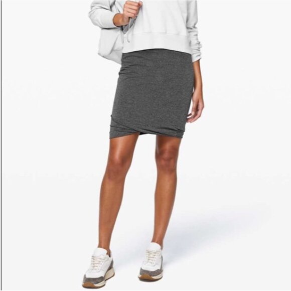 Lululemon Boulevard Bliss Skirt 8 Black White Travel Stretch Ruched Hem … - Picture 2 of 10